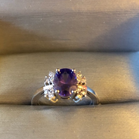 Ring - Picture 3 of 5